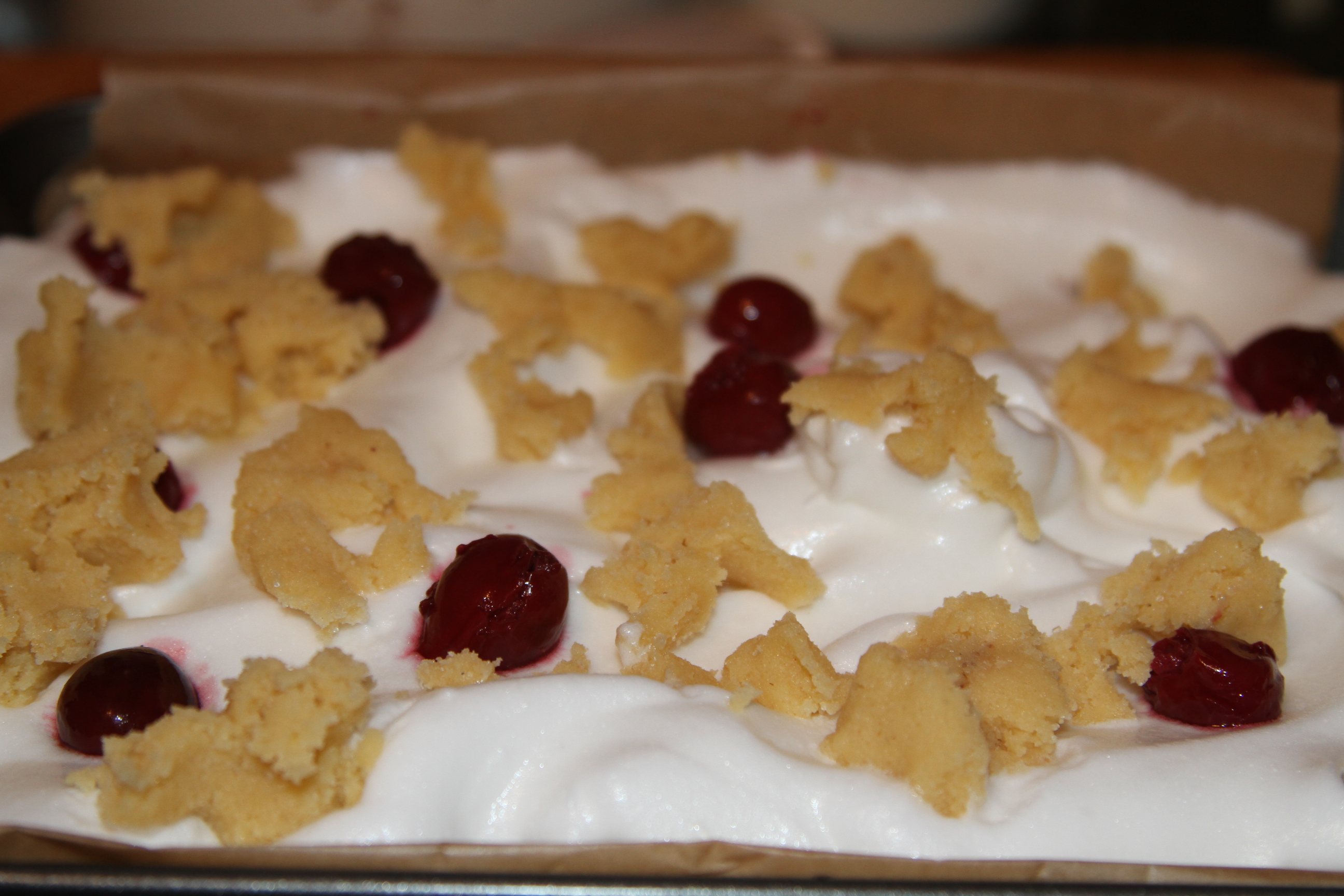 kruche z wiśniami i pianą z białek