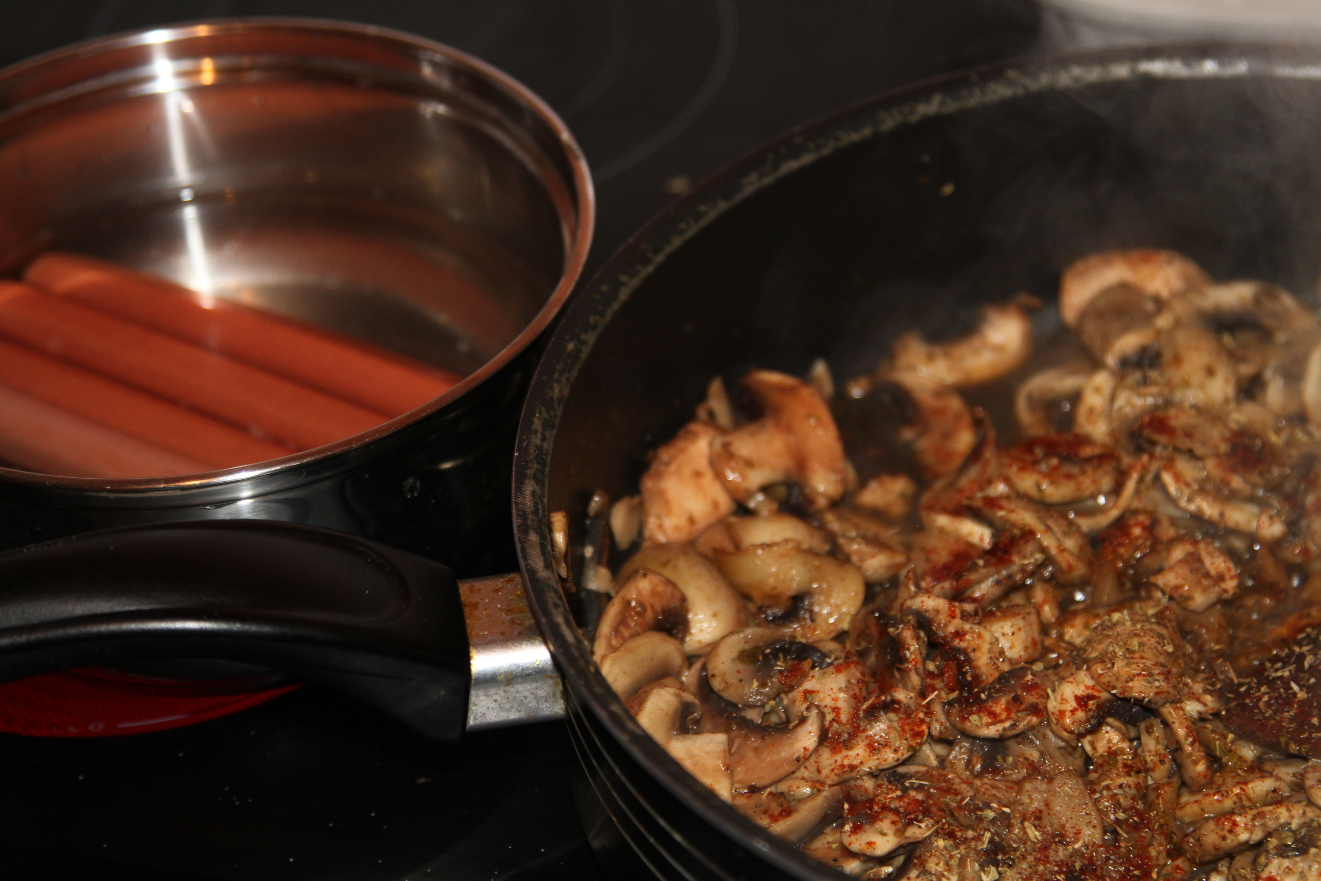 hot dogi z pieczarkami