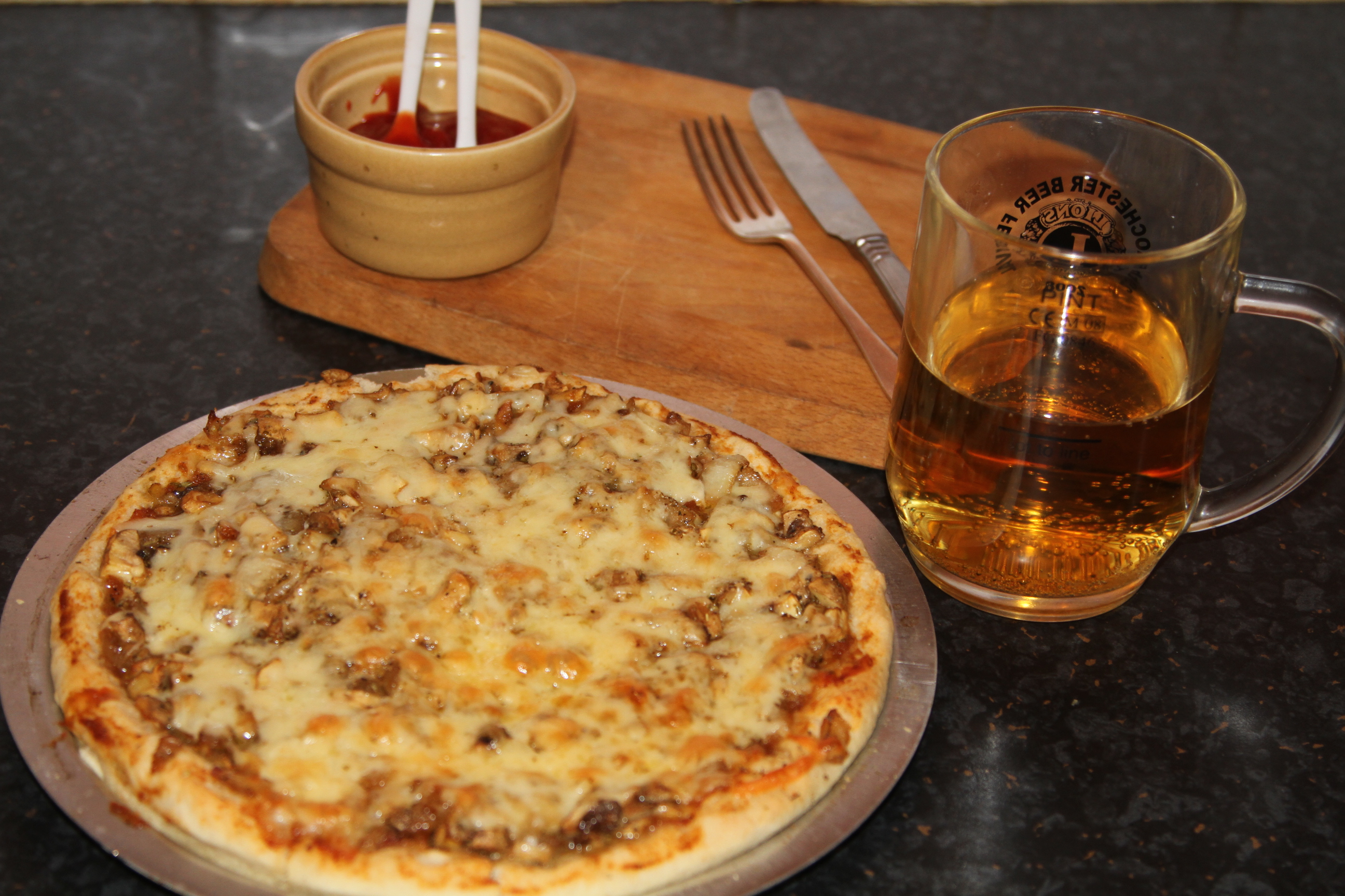 pizza z pieczarkami i serem