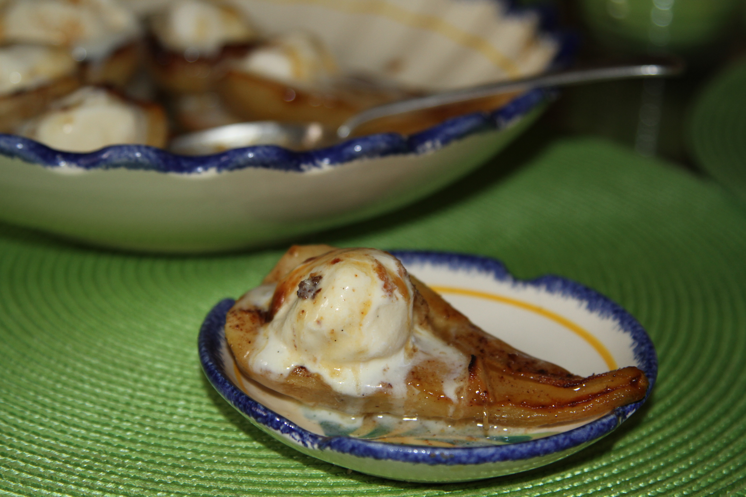 deser na ciepło z lodami