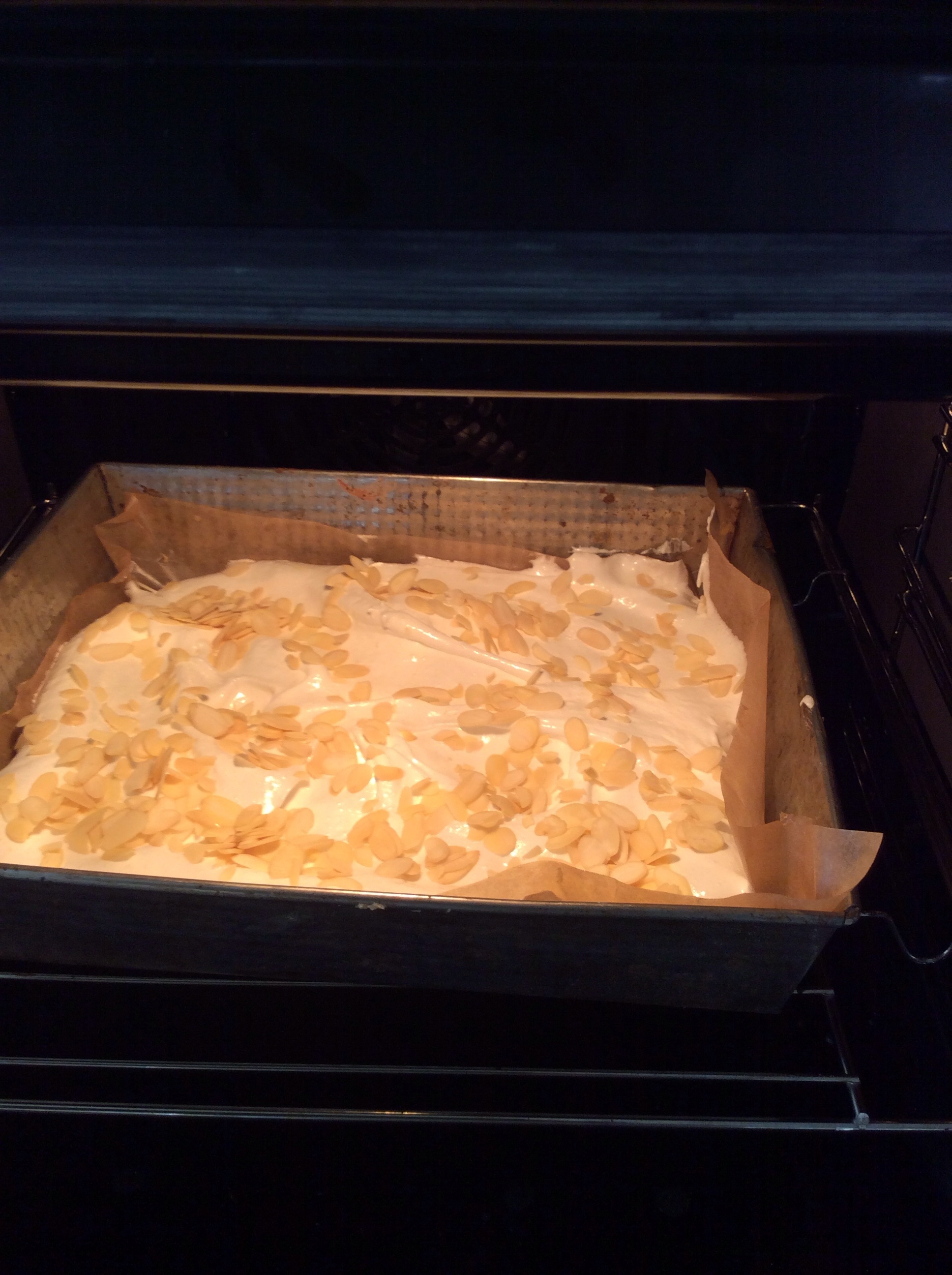 Ciasto z wiśniami i bezą