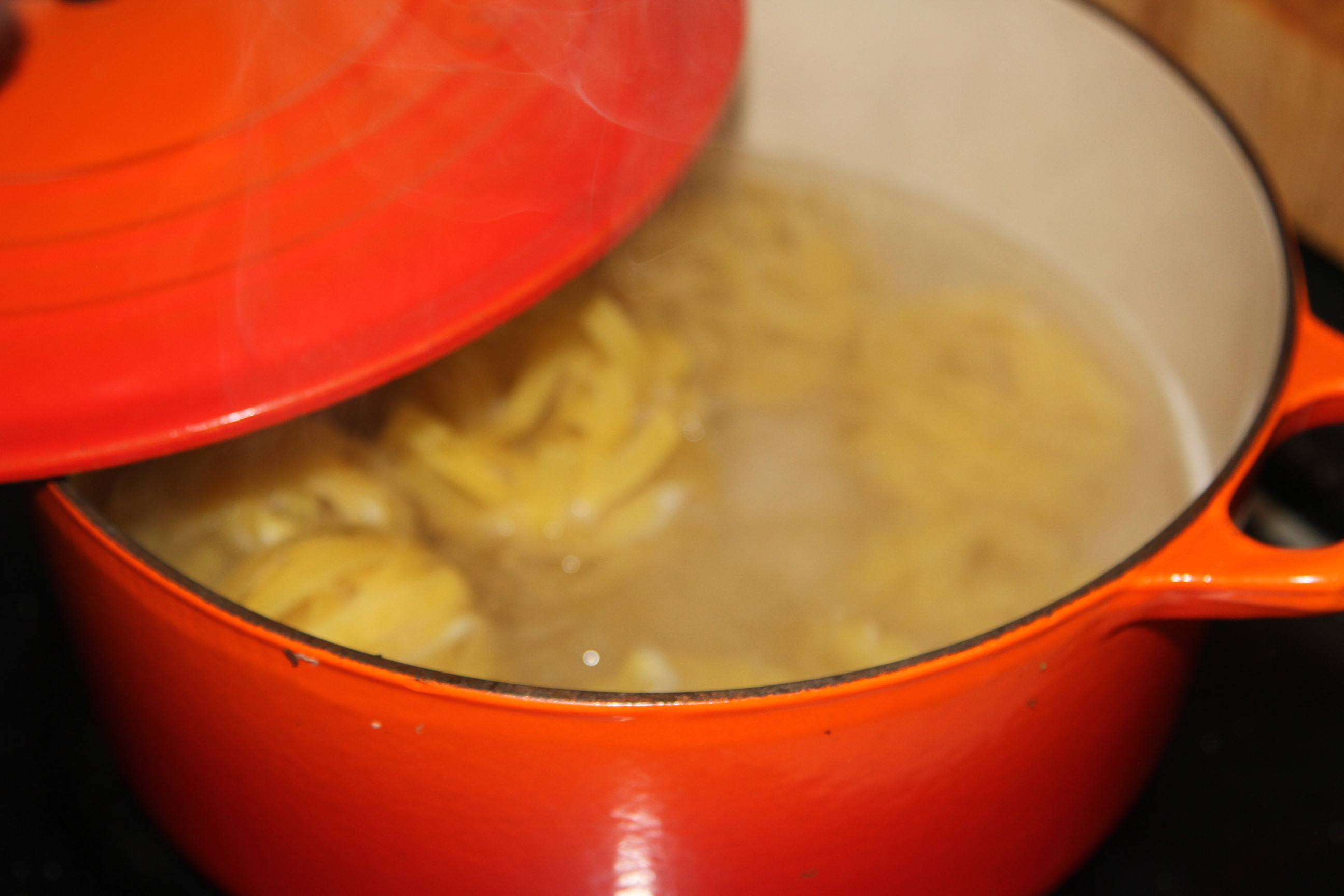 makaron z sosem pesto i kurczakiem