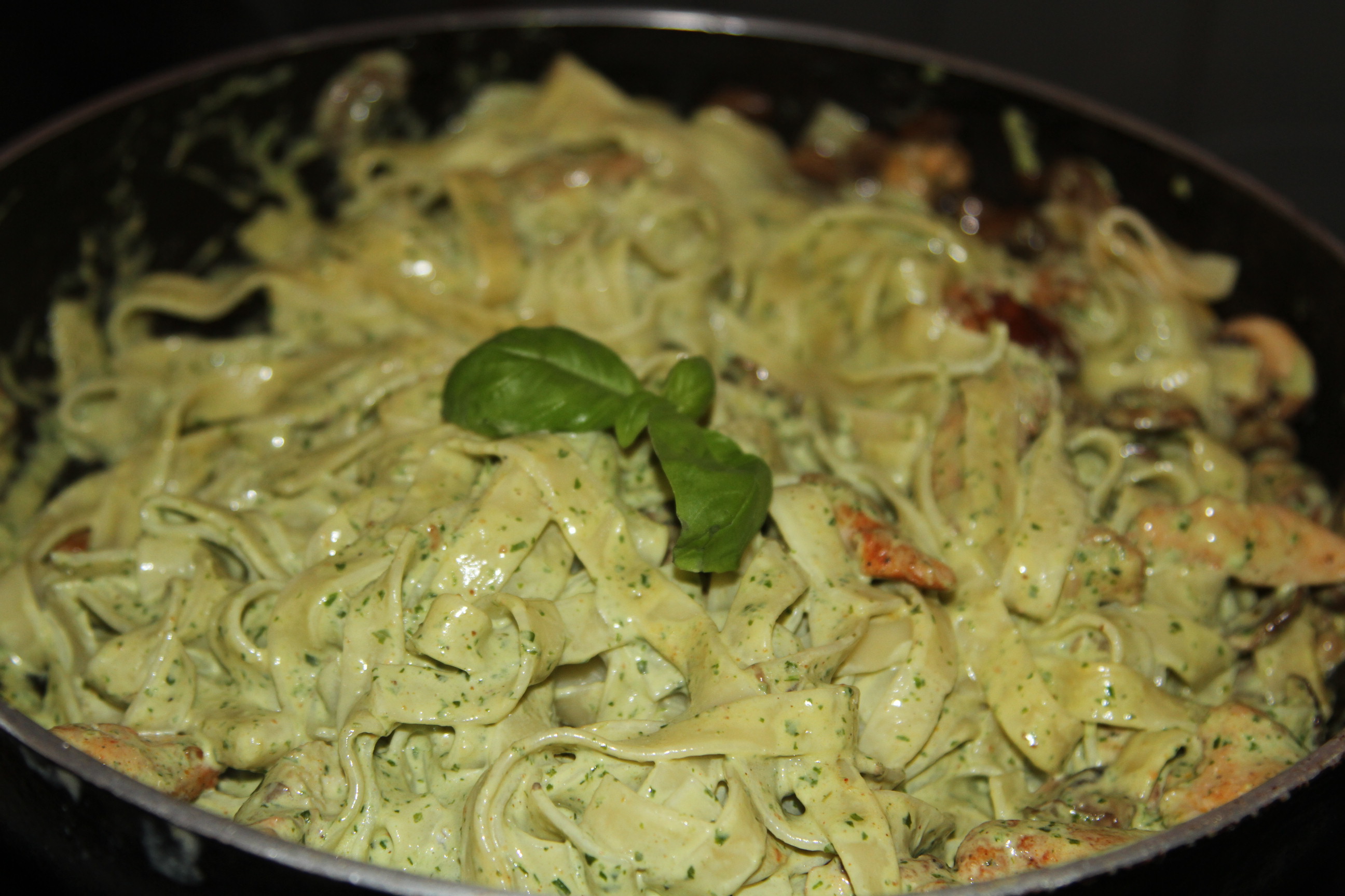 tagliatelle z pesto