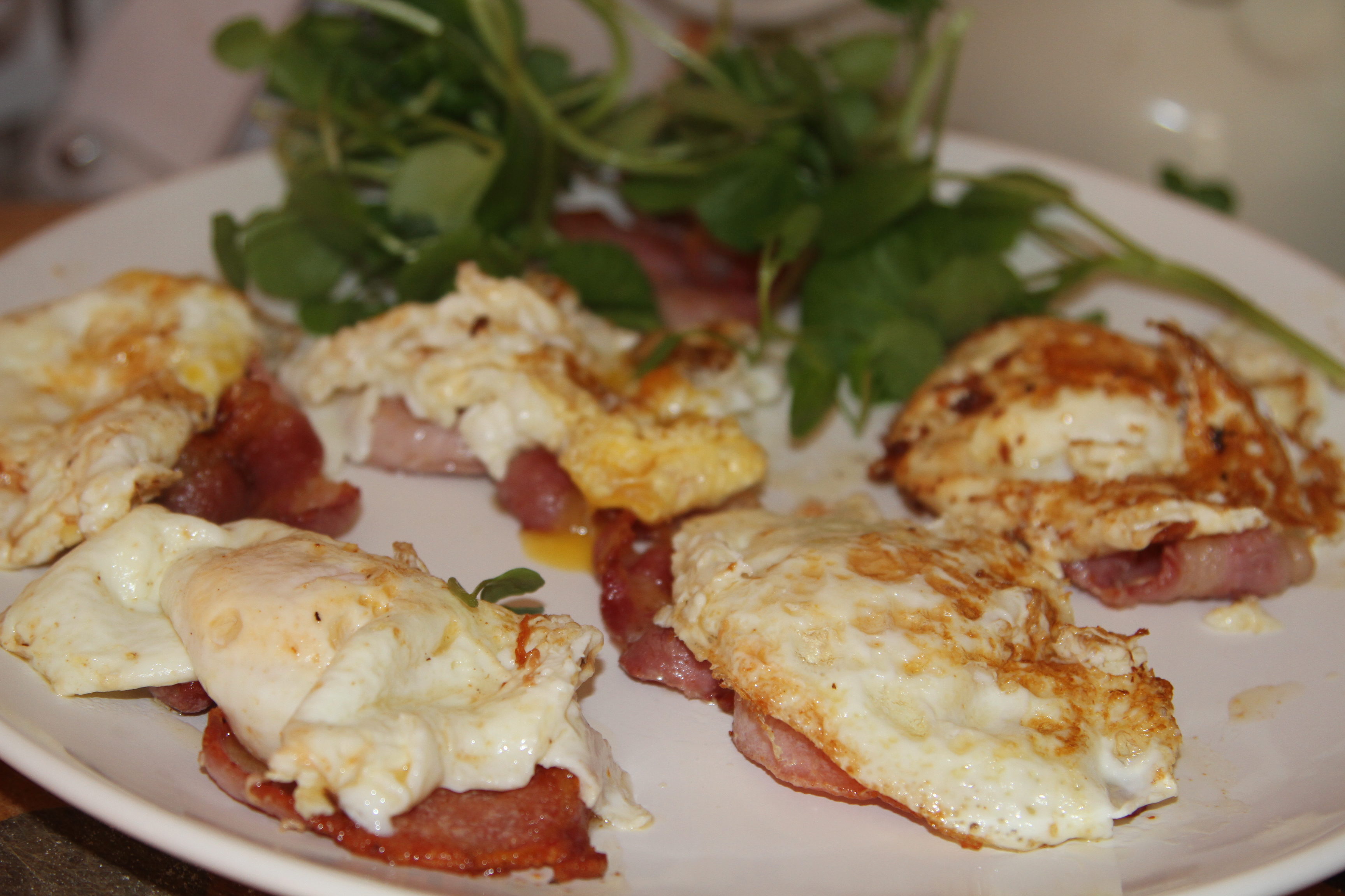 jajka z boczkiem wędzonym