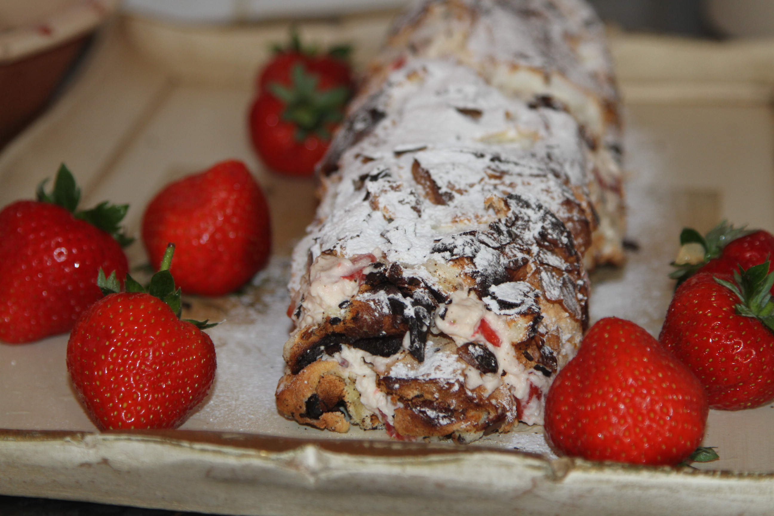 bezowe z truskawkami