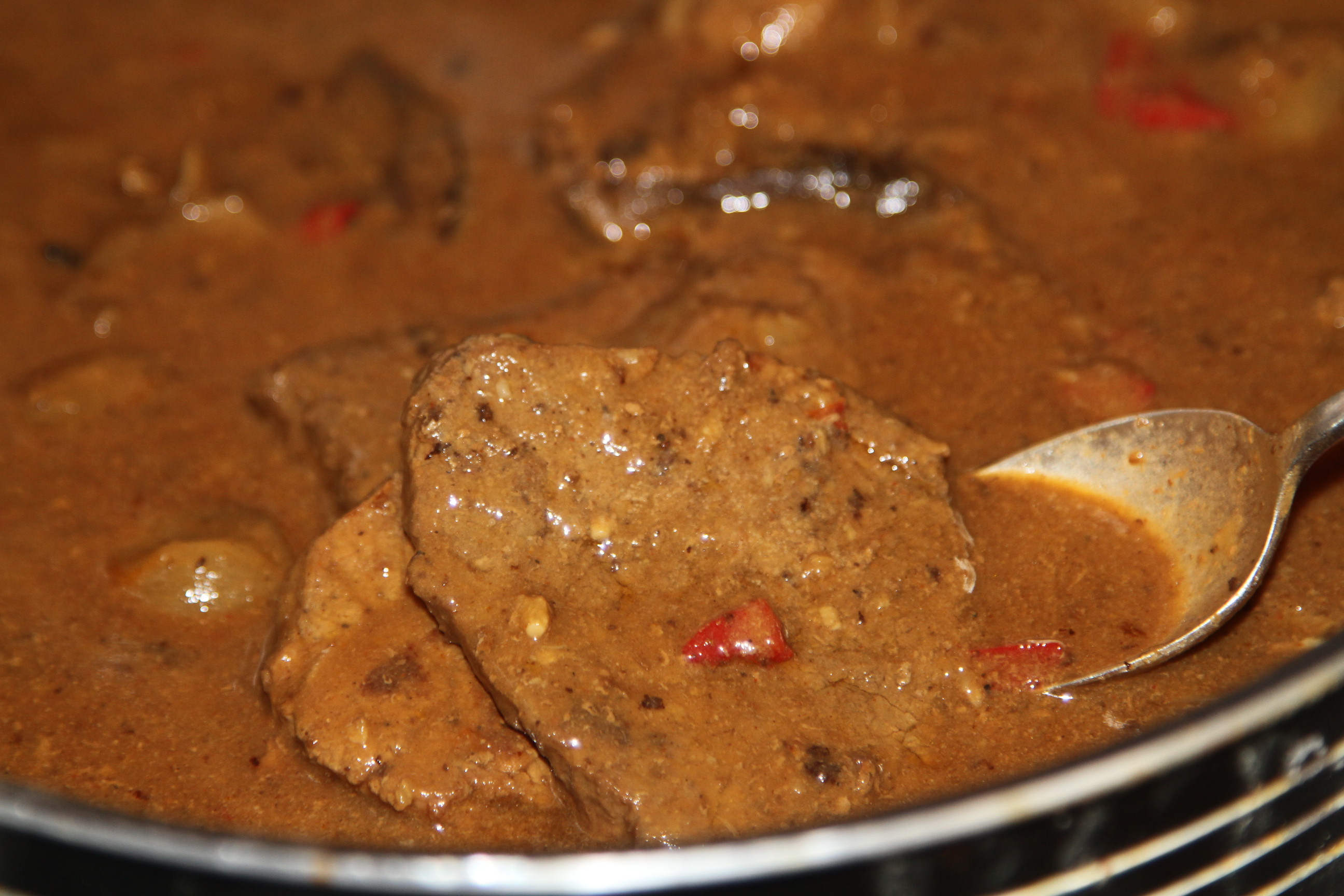 mięso wołowe w sosie