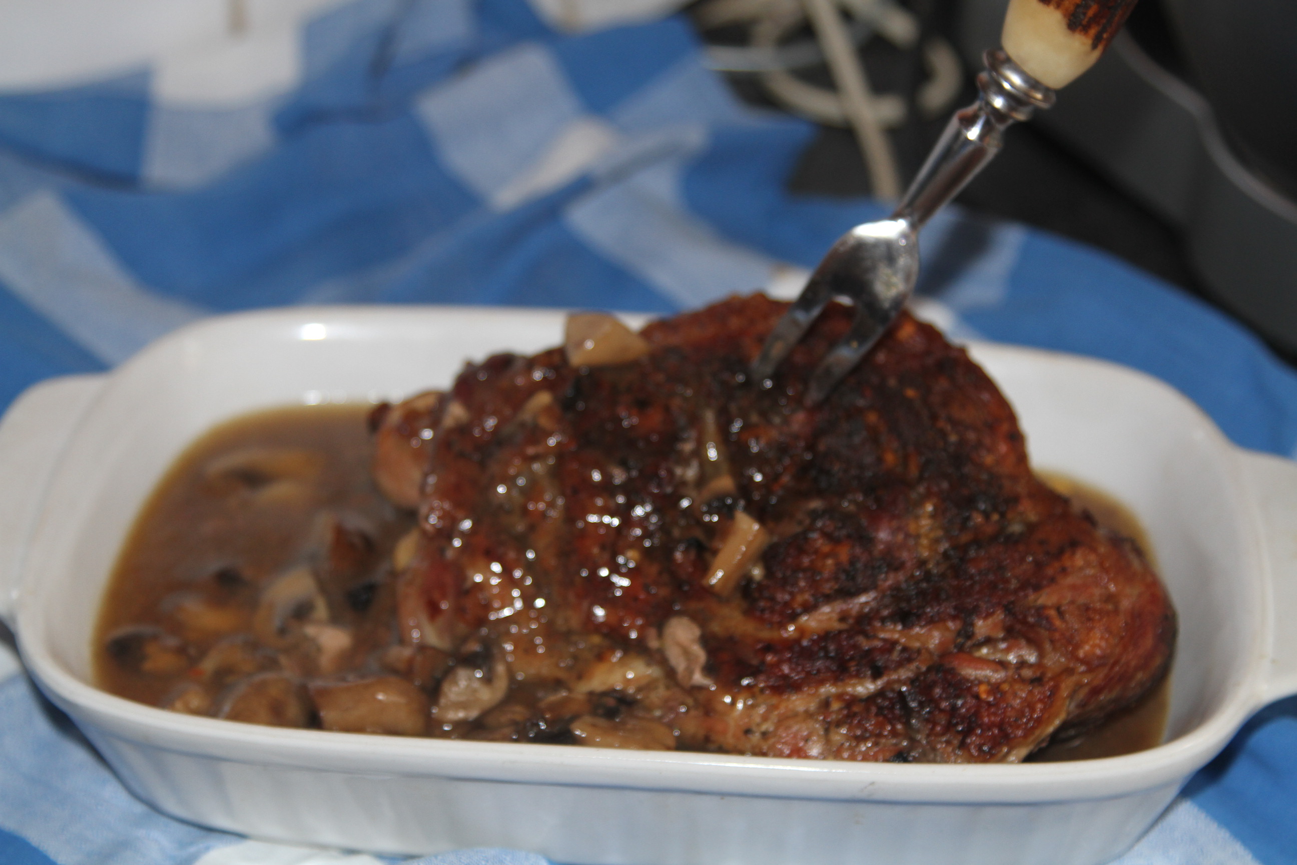 pieczem z sosem i pieczarkami