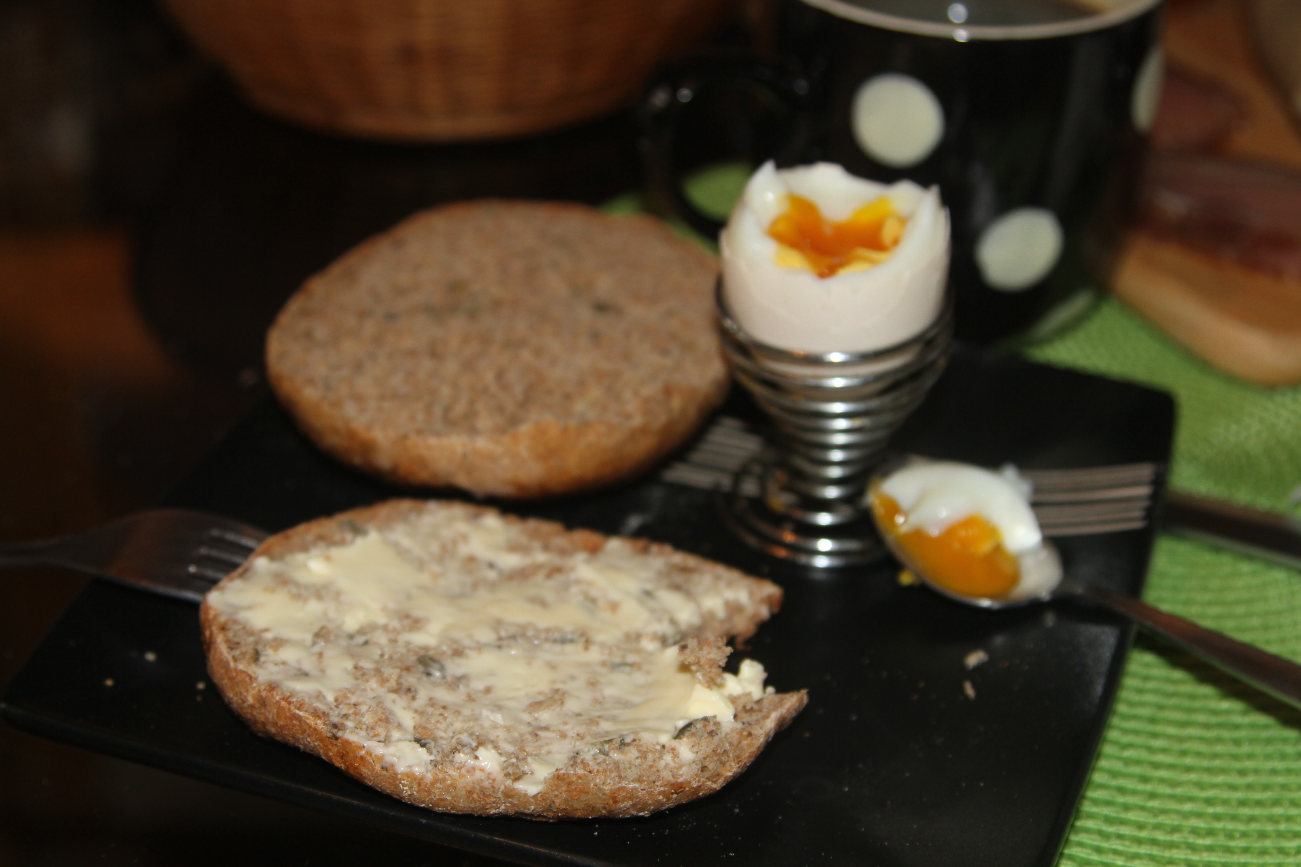 bułki z ciemnej mąki