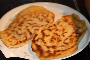 chlebki naan z patelni