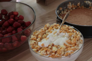 Wykwintny tort z truskawkami