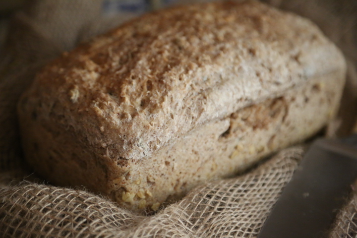 chleb z ziarnami
